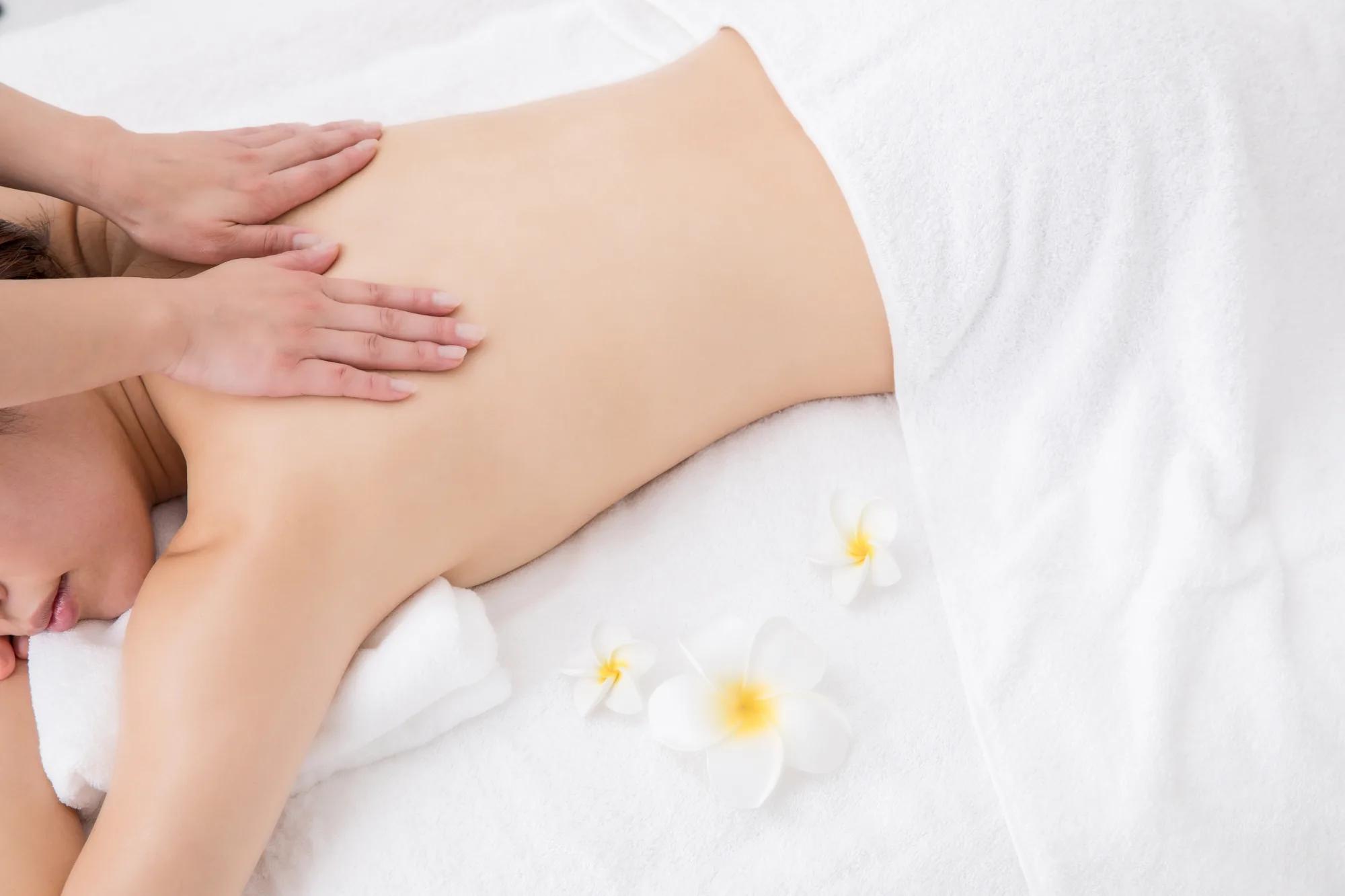 Swedish massage on the upper back